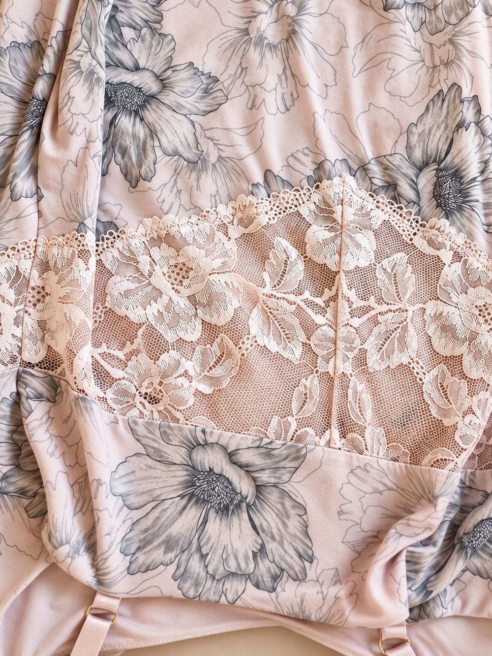 Victoria’s Secret Floral Robe & Cami Set🎀 - Picture 4 of 5